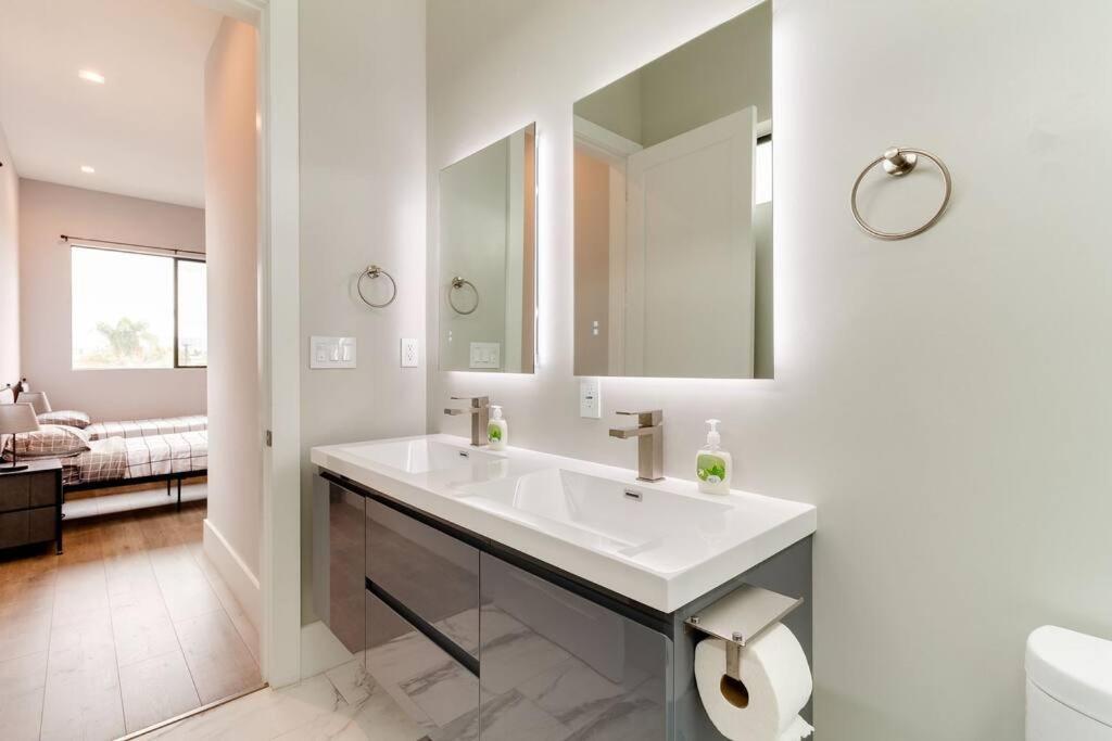 3 Luxury Modern Homes 12 Bedrooms & Rooftop Decks *