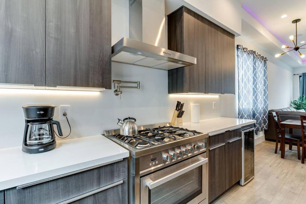 Villa 3 Luxury Modern Homes 12 Bedrooms & Rooftop Decks