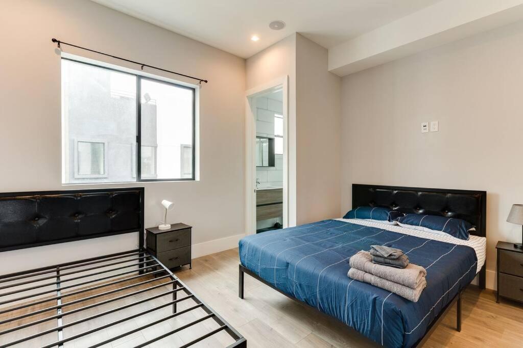 3 Luxury Modern Homes 12 Bedrooms & Rooftop Decks Villa Los Angeles