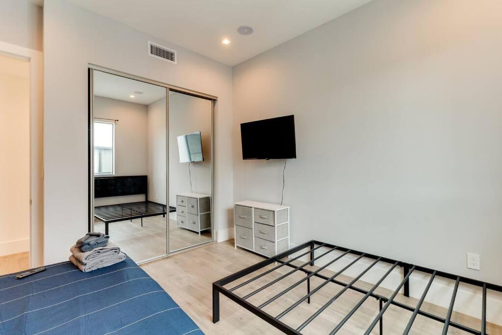 3 Luxury Modern Homes 12 Bedrooms & Rooftop Decks Los Angeles