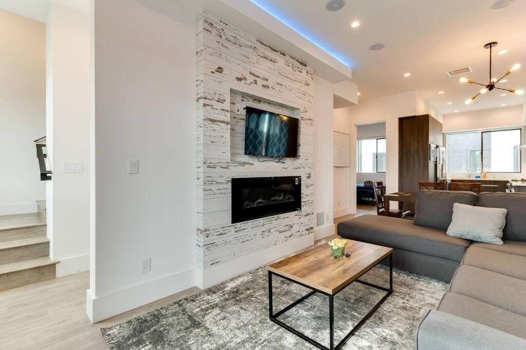 Villa 3 Luxury Modern Homes 12 Bedrooms & Rooftop Decks